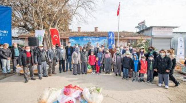 İzmir Büyükşehir Belediyesi bu kez Kirazlı üreticinin yüzünü güldürdü