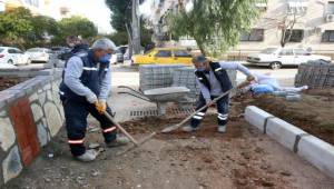 Karabağlar Belediyesi ekipleri hafta sonu alanlarda