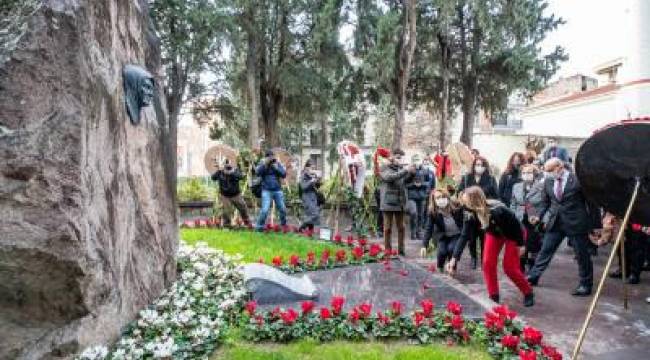 Zübeyde Hanım ölüm yıldönümünde anıldı