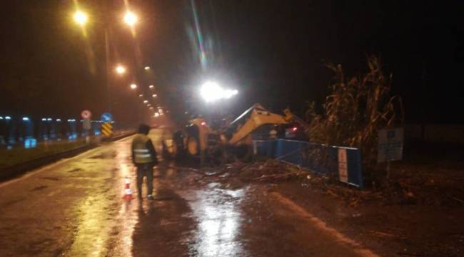 Efes Selçuk’ta Belediye Ekipleri Sabaha Kadar İş Başındaydı 