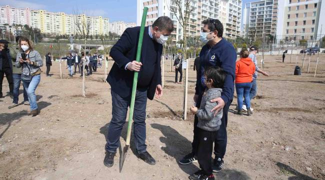 Karşıyaka’da fidanlar toprakla buluştu