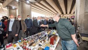 Başkan Soyer ikinci el pazarı esnafını ziyaret etti