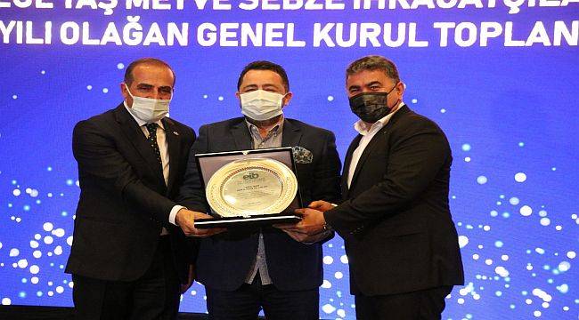 İhracat rekoru kıran ihracatın yıldızları ödüllerine kavuştu