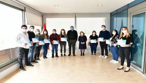 Çiğli'de Eczacılık Eğitimini Tamamlayan 75 Kursiyer Sertifikasını Aldı