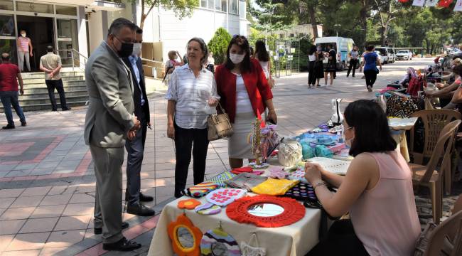 Online kurslarda öğrendikleriyle sergi açtılar 