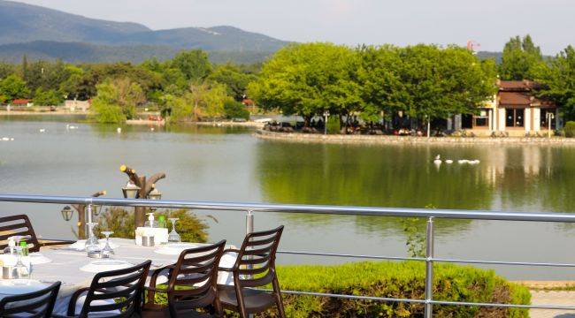Yenilenen Göl Restoran misafirlerini ağırlamaya hazır 