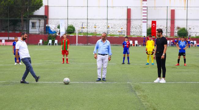 Bayraklı Belediyesinden Anlamlı Turnuva