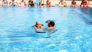 Aydın Büyükşehir Belediyesi Yenipazarlı Çocuklara Yüzme Öğretiyor