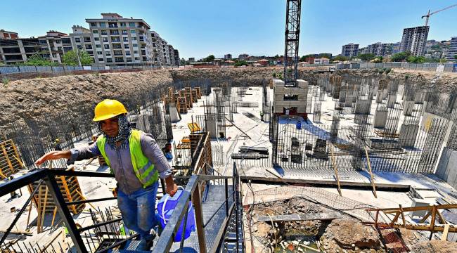 İzmir’de kentsel dönüşüm tam gaz sürüyor