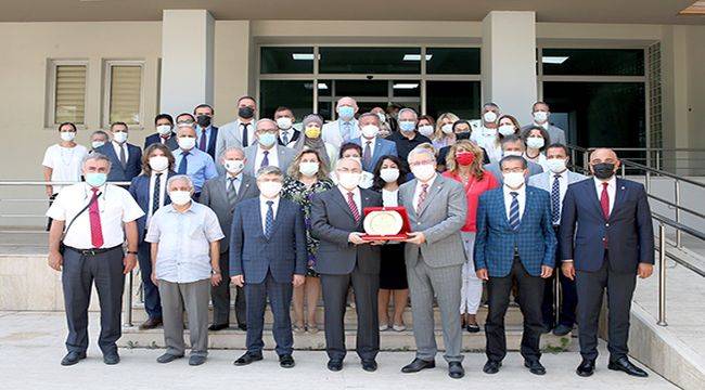 Vali Köşger'den Rektör Budak'a Teşekkür Plaketi