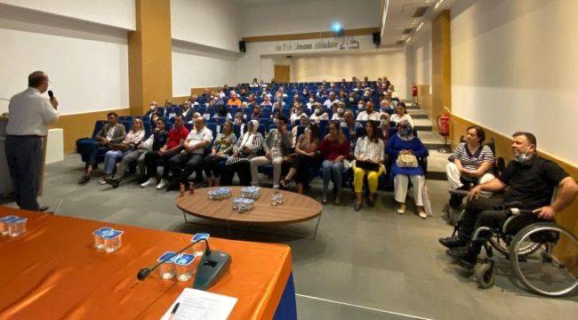AK Parti İzmir AR-GE Biriminden Eğitimler Devam Ediyor