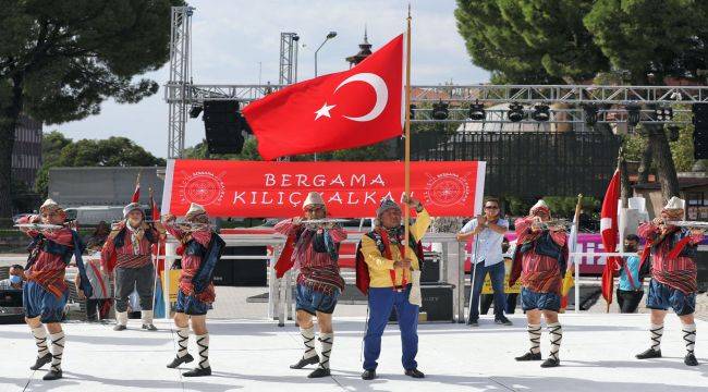 Bergama'da Festival ve Kurtuluş Coşkusu Bir Arada