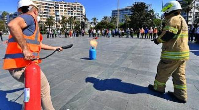 İzmir İtfaiyesi’nden nefes kesen tatbikat