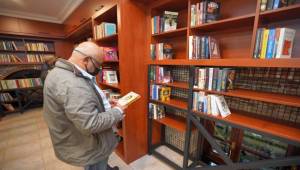 Bekir Coşkun Kütüphanesi Cunda'da Açıldı