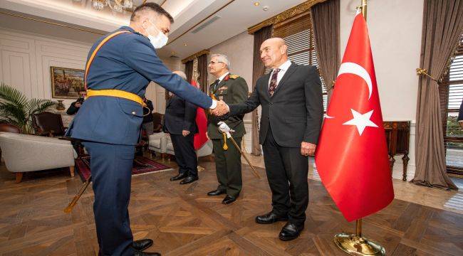 İzmir'de Bayram Kutlamaları Devam Ediyor