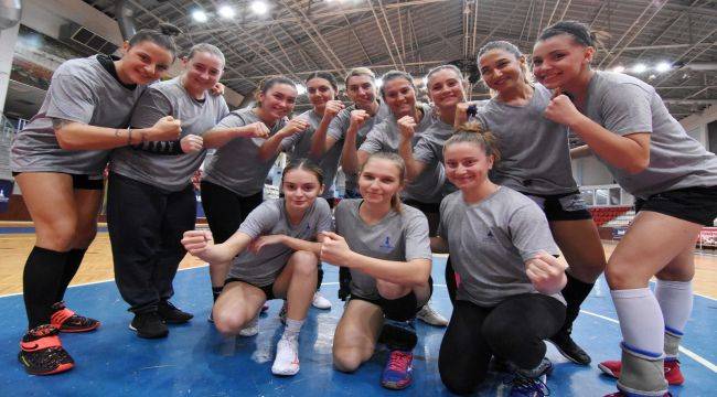 İzmir Belediyesi Kadın Hentbol Takımı Avrupa Sahnesi'nde