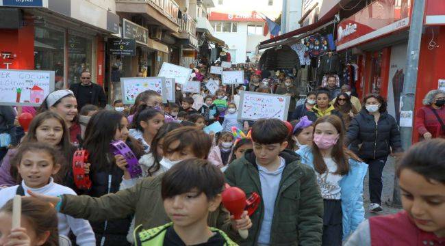 Pankartlarını Hazırladılar, Haklarını Okudular