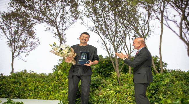 Tasarımcı Cihan Nacar'dan Fuara Özel Defile