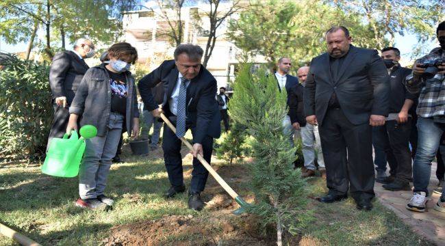 Bornova'nın Park ve Bahçeleri Yenileniyor