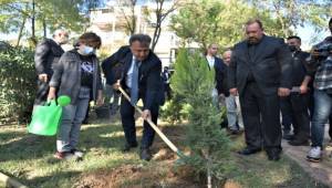 Bornova'nın Park ve Bahçeleri Yenileniyor