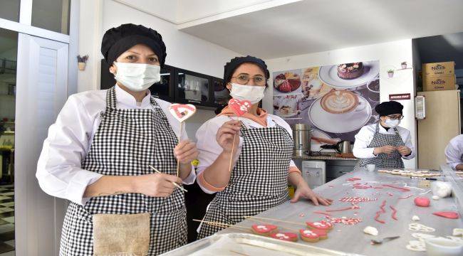 Kursiyerlerden Aşk Dolu Pasta