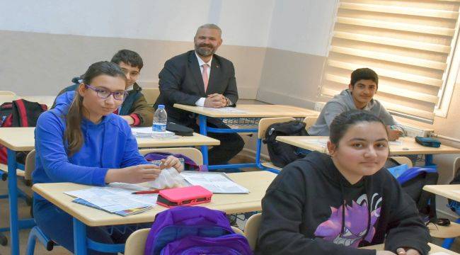 Menemen'de Son Sınıf Öğrencilerine Destek