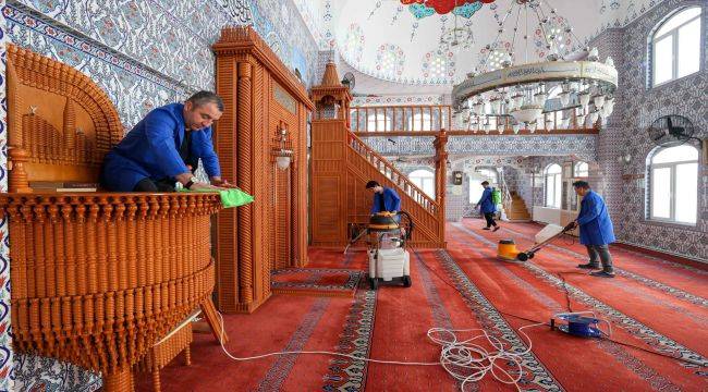 Buca’nın İbadethanelerinde Ramazan Temizliği