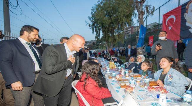 Başkan Soyer çocukları mutlu etmeye devam ediyor