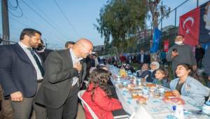 Başkan Soyer çocukları mutlu etmeye devam ediyor