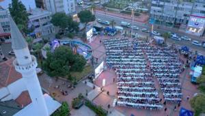 Büyükşehir'in iftar sofrası Aliağa'da kuruldu