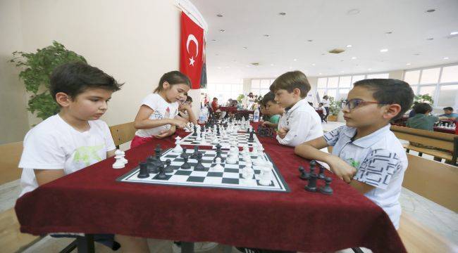 Genç satranççılar yetişiyor
