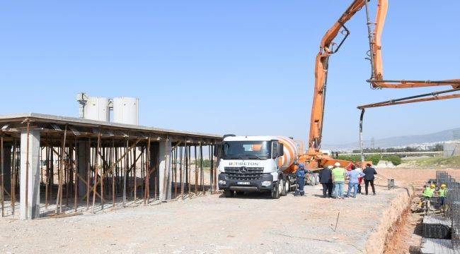 Naldöken Pazaryeri’nin temel betonu döküldü