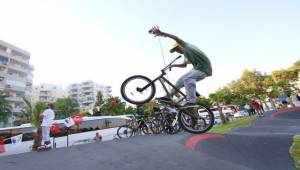 Karşıyaka'da Zeynep Aslan Bisiklet Parkuru Açıldı