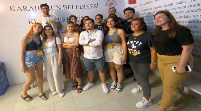 Karaburun Belediyesi üniversite adaylarının yanında