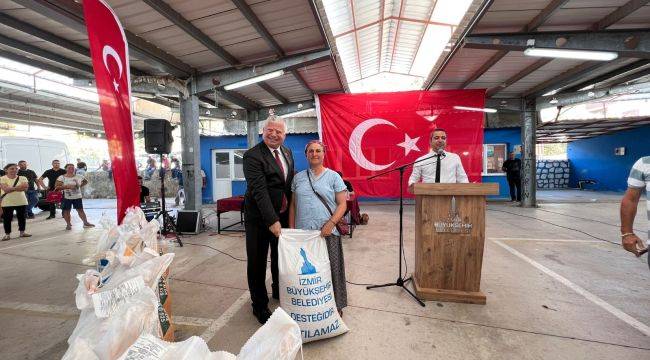 Büyükşehir'den Dikilili üreticilere yem desteği