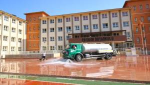 Karabağlar Belediyesi’nden okullara destek