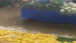 AK Partili Hızal, “Başkan otelde toplantıda, pazaryerini su bastı”