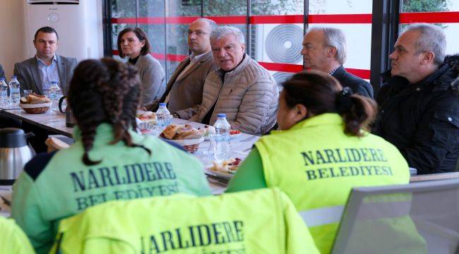 Başkan Engin, Narlıdere kadın temizlik ekibiyle buluştu