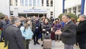 Ege Üniversitesi deprem bölgesine sağlık çalışanı desteğini sürdürüyor