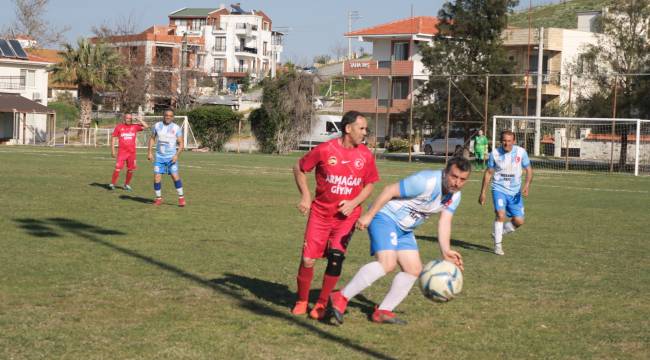  Golleri Foça Attı Maçı Dostluk Kazandı