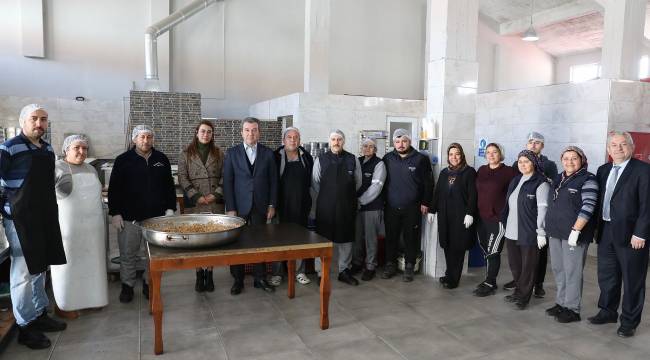 Her gün 800 kişiye sıcak yemek