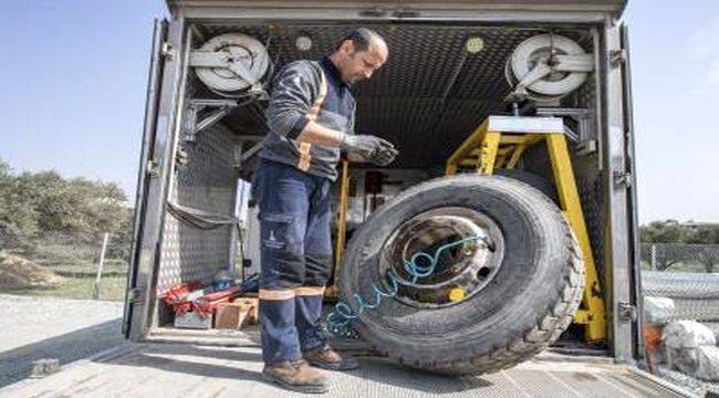 İzmir Büyükşehir Belediyesi ekipleri, araçları yolda bırakmıyor