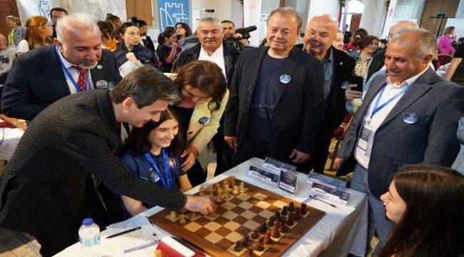 Çeşme’de Satranç Turnuvası Heyecanı Başladı