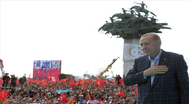 İzmir'de coşkulu miting