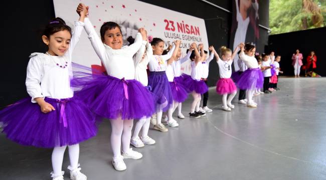 Bornova’da sahne çocukların