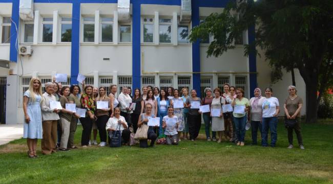 İzmir’in girişimci kadınları sertifikalarını aldı