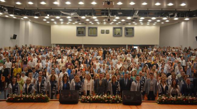 Çiçeği burnunda diş hekimleri sektöre uğurlandı