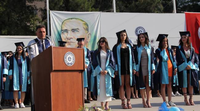 EÜ Edebiyat Fakültesinde 42’nci dönem mezunları kep attı