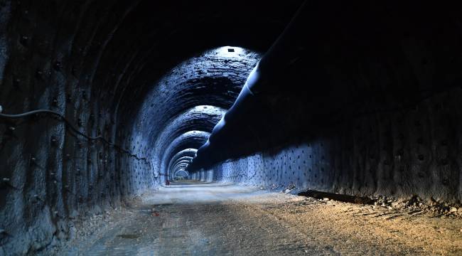 Buca Onat Tüneli yolu yarıladı