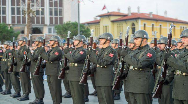 Saat 9’u 5 Geçe İzmir’de Hayat Durdu